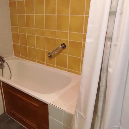 Cosy Avec Piscine Privee Et Parking A Super-besse - Fr-1-814-163 סופר בס