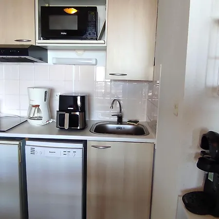 Cosy Avec Piscine Privee Et Parking A Super-besse - Fr-1-814-163 *