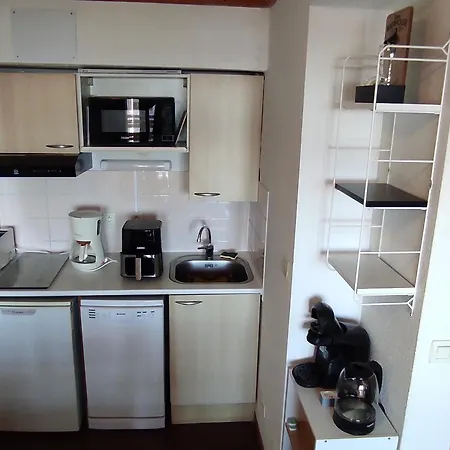 Cosy Avec Piscine Privee Et Parking A Super-besse - Fr-1-814-163 *