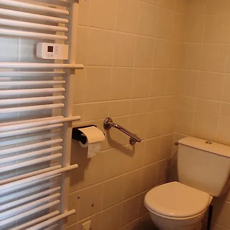 Cosy Avec Piscine Privee Et Parking A Super-besse - Fr-1-814-163 סופר בס