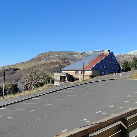 Cosy Avec Piscine Privee Et Parking A Super-besse - Fr-1-814-163 Apartament *