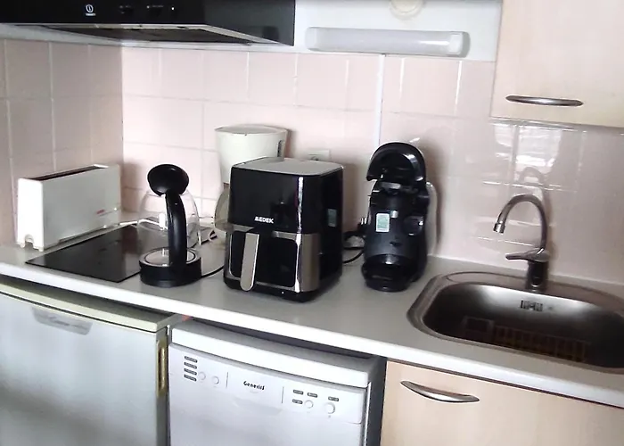 Cosy Avec Piscine Privee Et Parking A Super-besse - Fr-1-814-163 * Сюпер-Бес