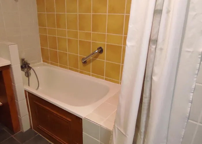 Cosy Avec Piscine Privee Et Parking A Super-besse - Fr-1-814-163 Сюпер-Бес