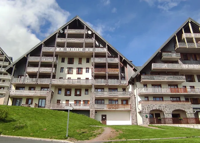 Cosy Avec Piscine Privee Et Parking A Super-besse - Fr-1-814-163 *