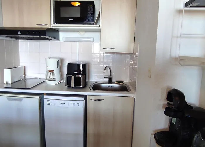 Cosy Avec Piscine Privee Et Parking A Super-besse - Fr-1-814-163 *