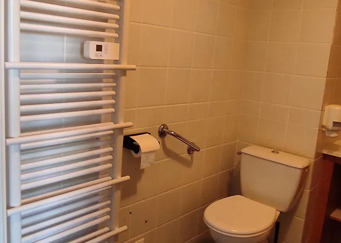 Cosy Avec Piscine Privee Et Parking A Super-besse - Fr-1-814-163 Сюпер-Бес